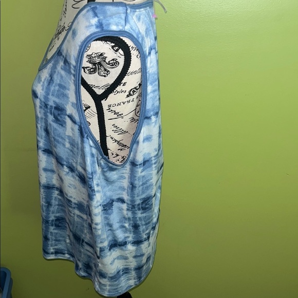 Lucky Brand Blue Tie-Dye Sleeveless Top Size 2X - Picture 2 of 5